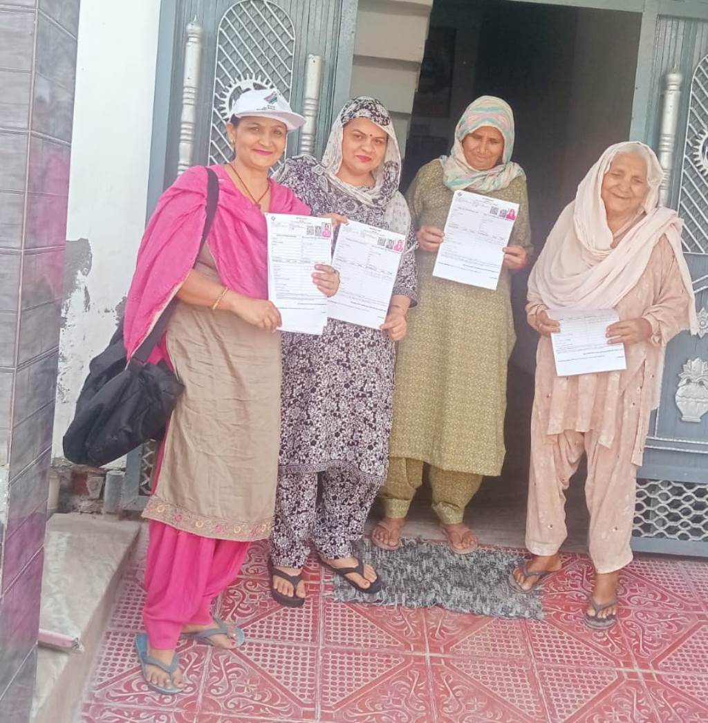 SIR sees great success on day one public enthusiasm high BLOs distributing forms door to door